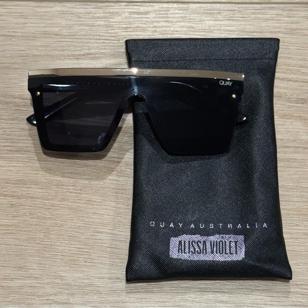 Quay Australia Hindsight Sunglasses (Black/Smoke)